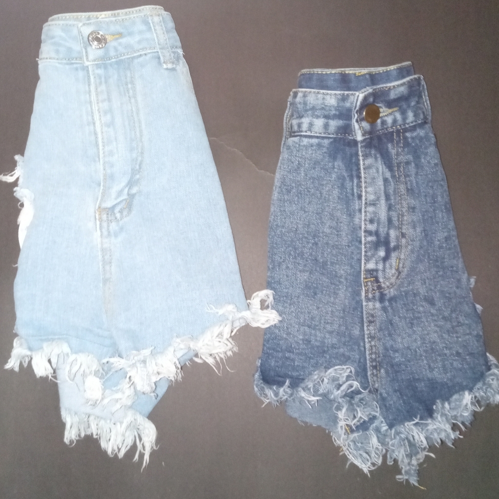 Women's Shorts - Picture 2 of 3